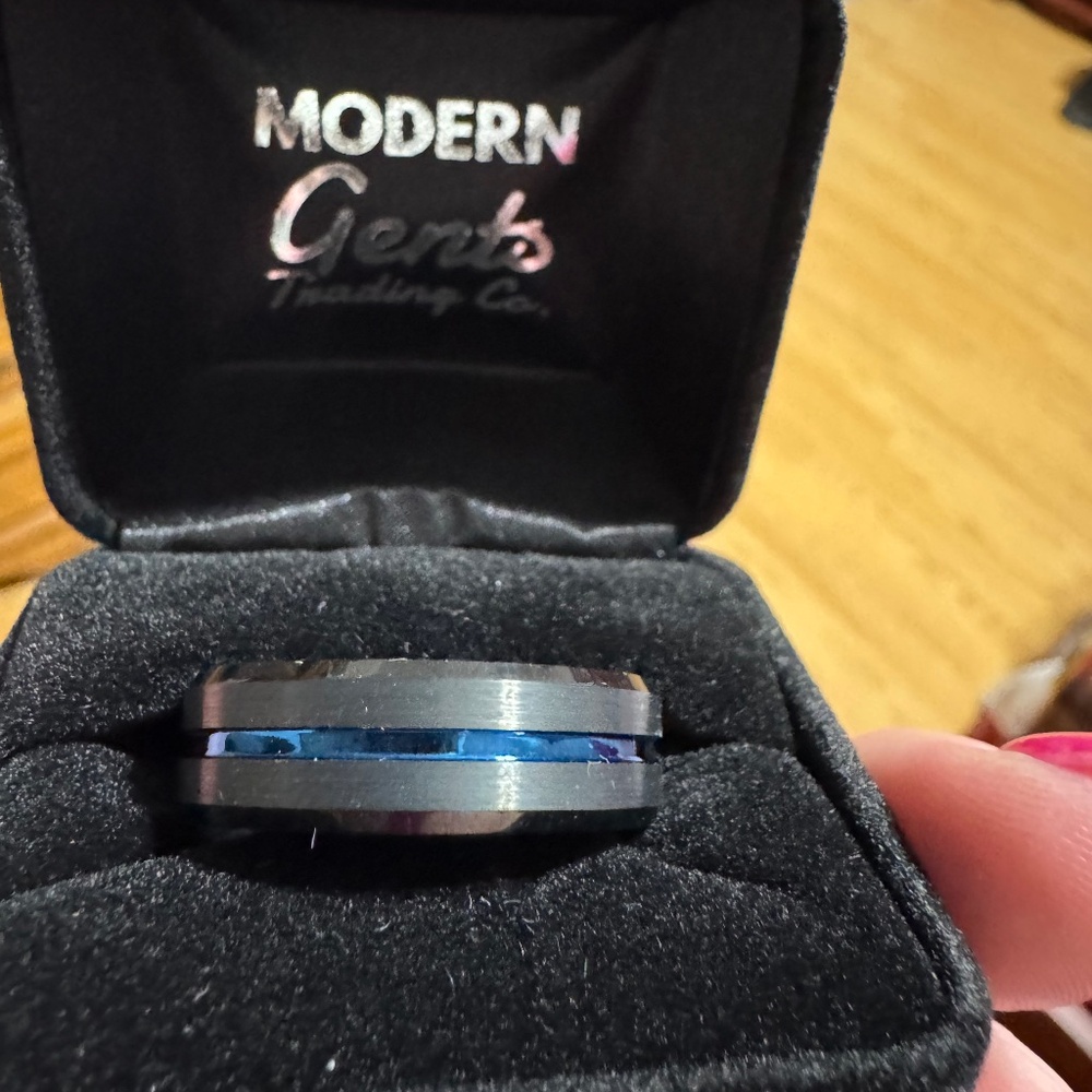 Men’s wedding band